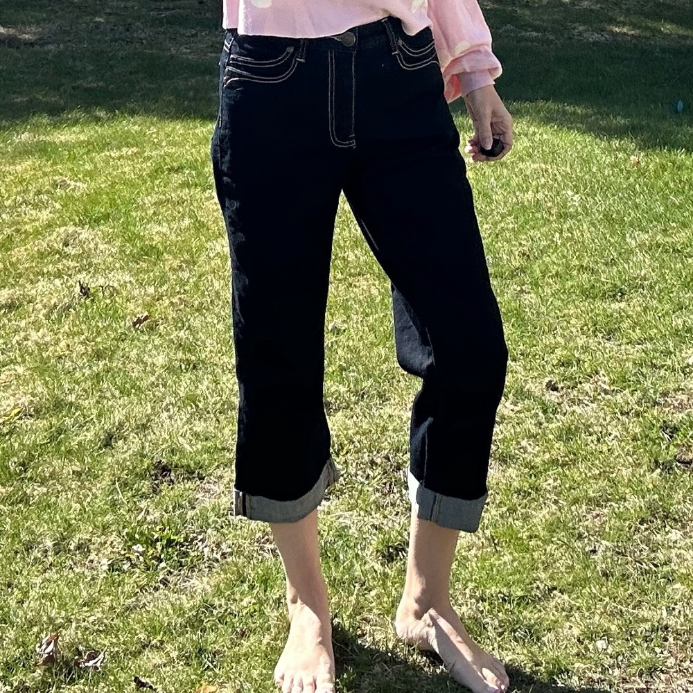 SANTANA Cuffed Dark Wash Denim Rolled Cuff Capri Jeans. Size 8